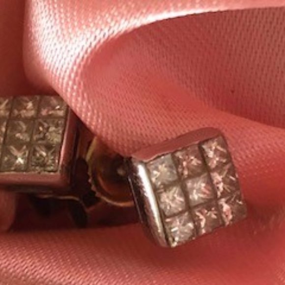 WHITE GOLD PRINCESS CUT DIAMOND EARRINGS - Picture 4 of 6